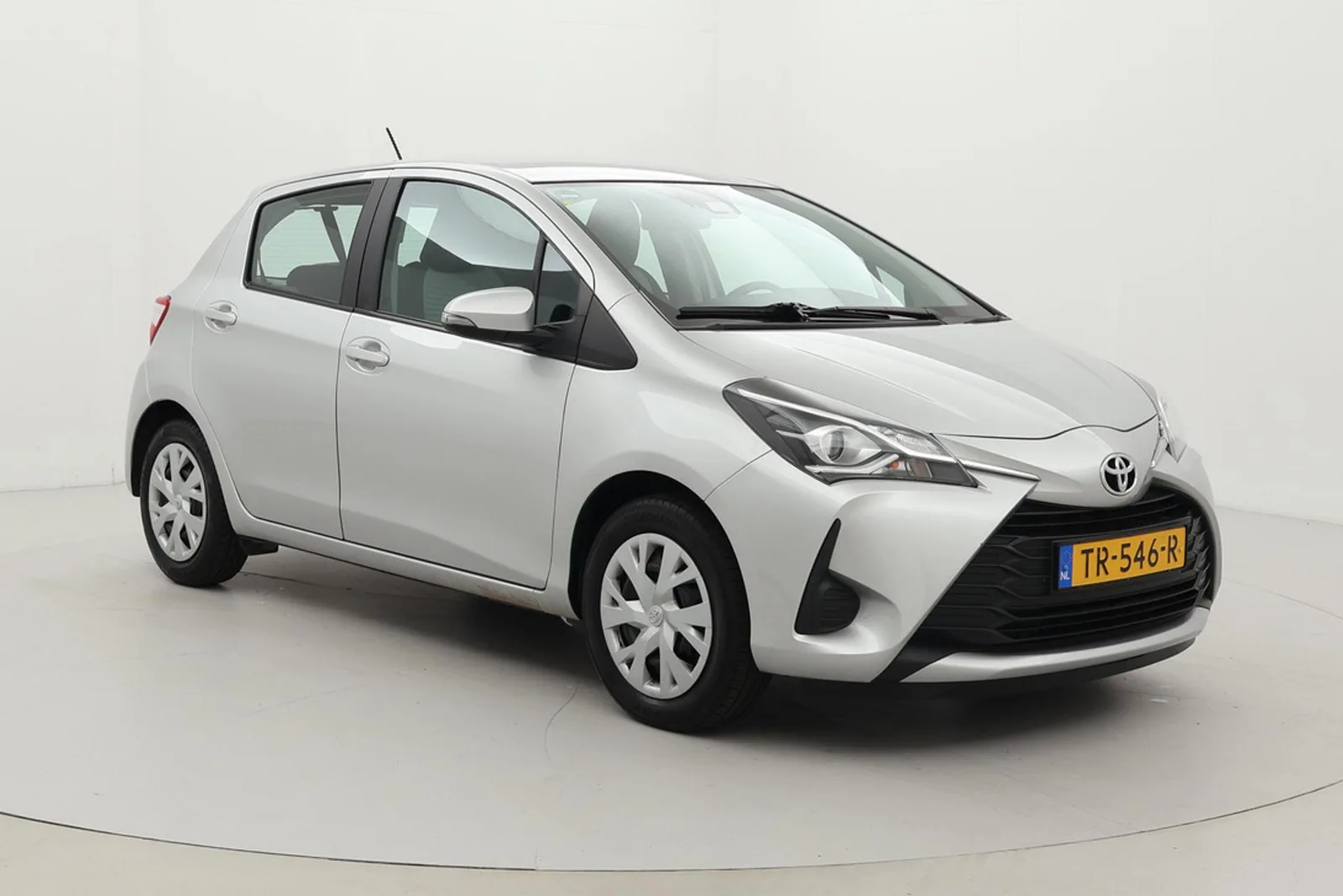 Toyota Yaris (2018) — foto 1