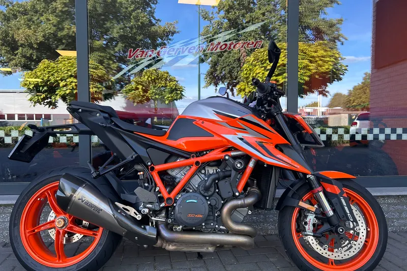 KTM 1290 SuperDuke R (2023)