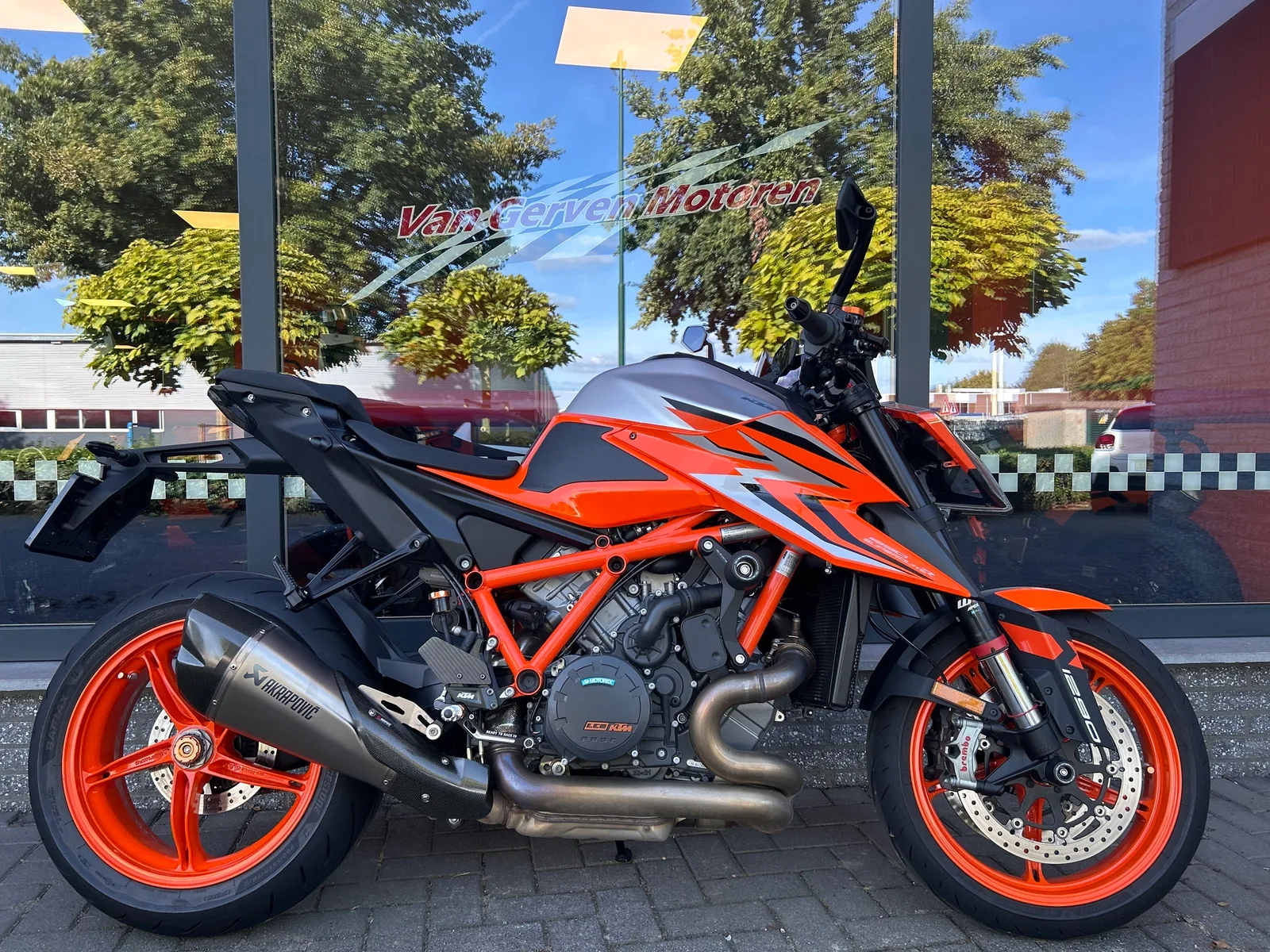 KTM 1290 SuperDuke R (2023) — foto 1