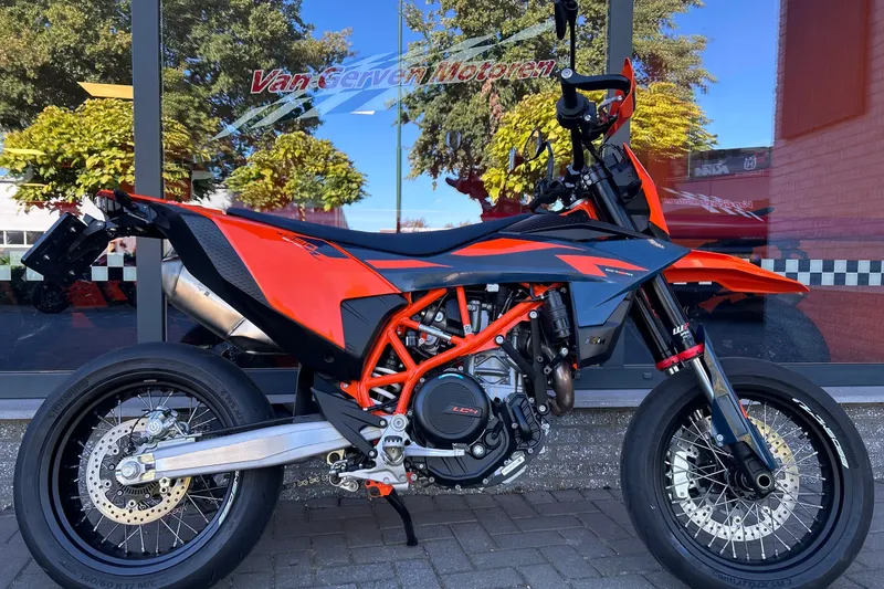 KTM 690 SMC (2026)