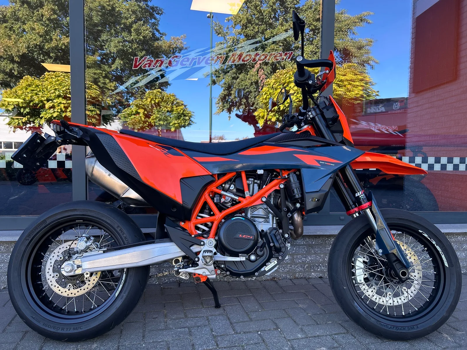 KTM 690 SMC (2026) — foto 1