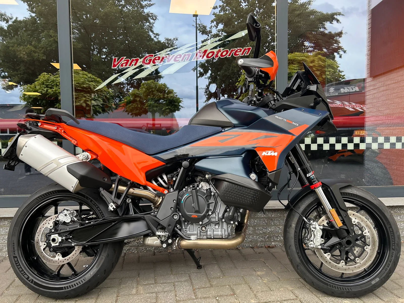 KTM 890 SMT (2026) — foto 1