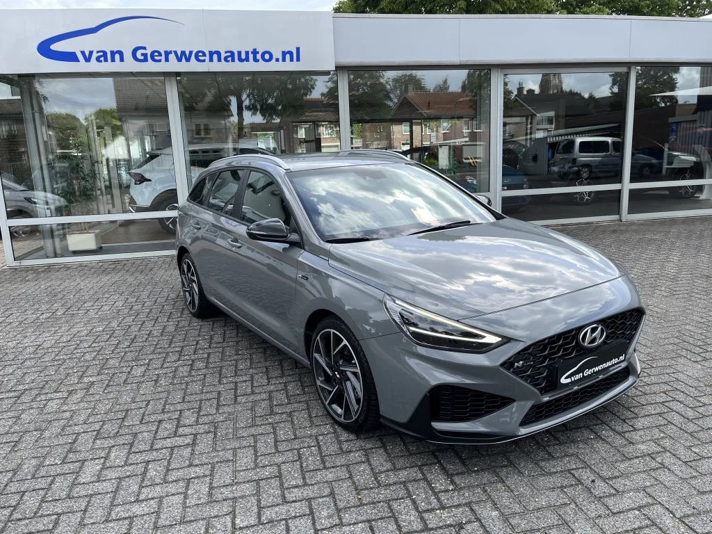 Hyundai i30 (2022) — foto 1