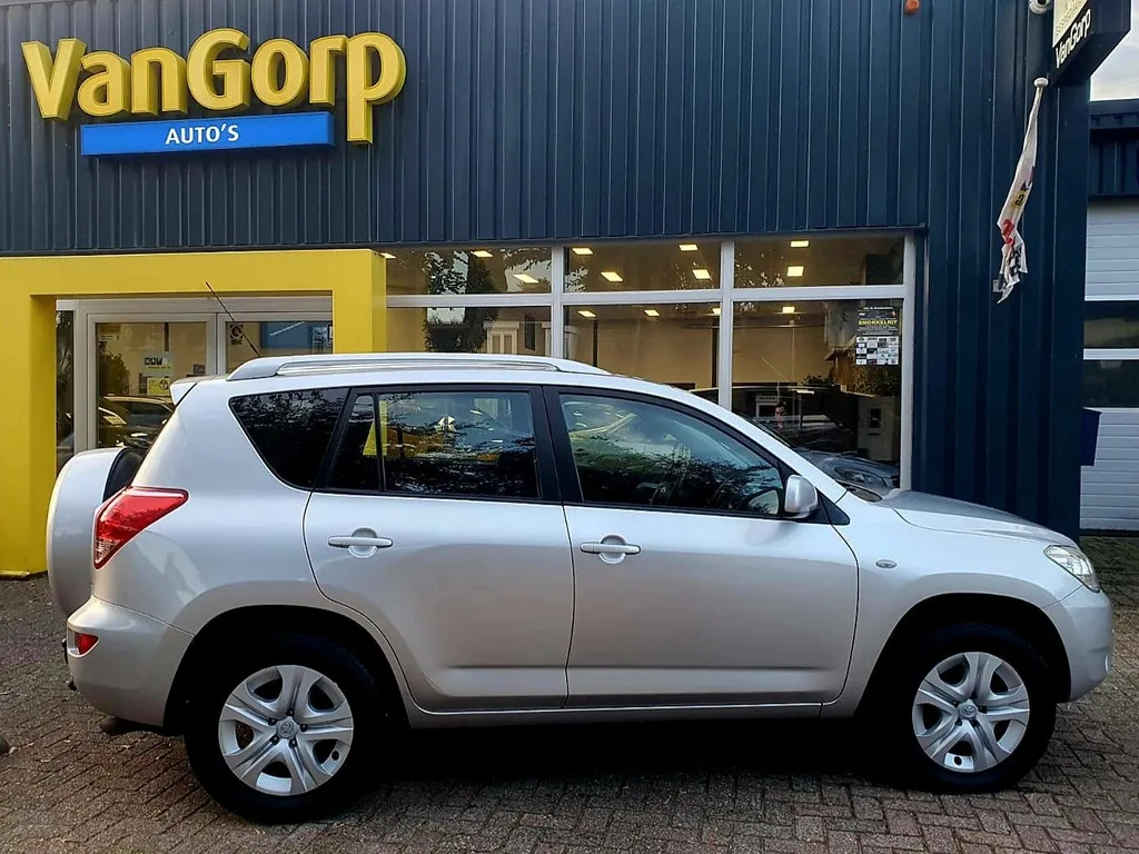 Toyota RAV4 (2008) — foto 1