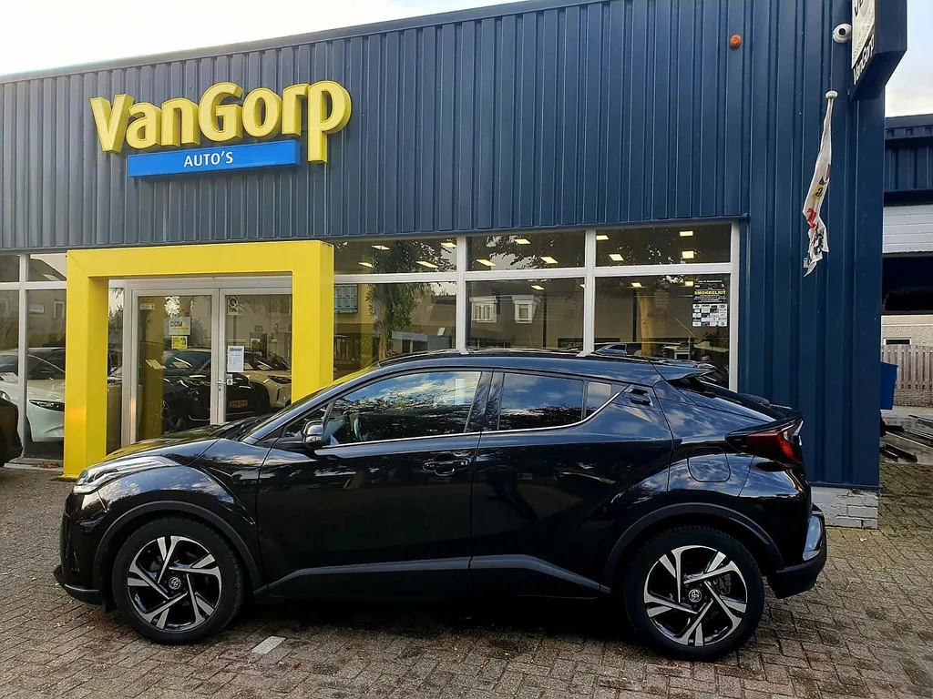 Toyota C-HR (2022) — foto 1