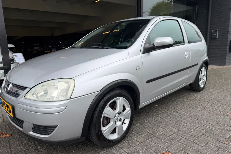 Opel Corsa (2004)
