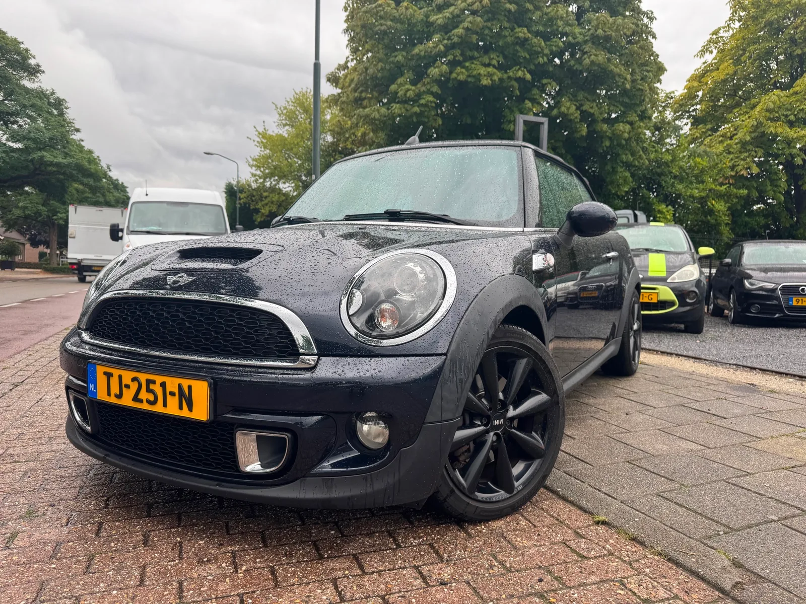 MINI Cabrio (2012) — foto 1