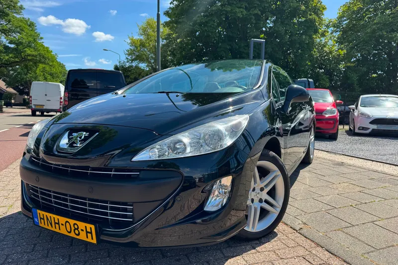 Peugeot 308 (2010)