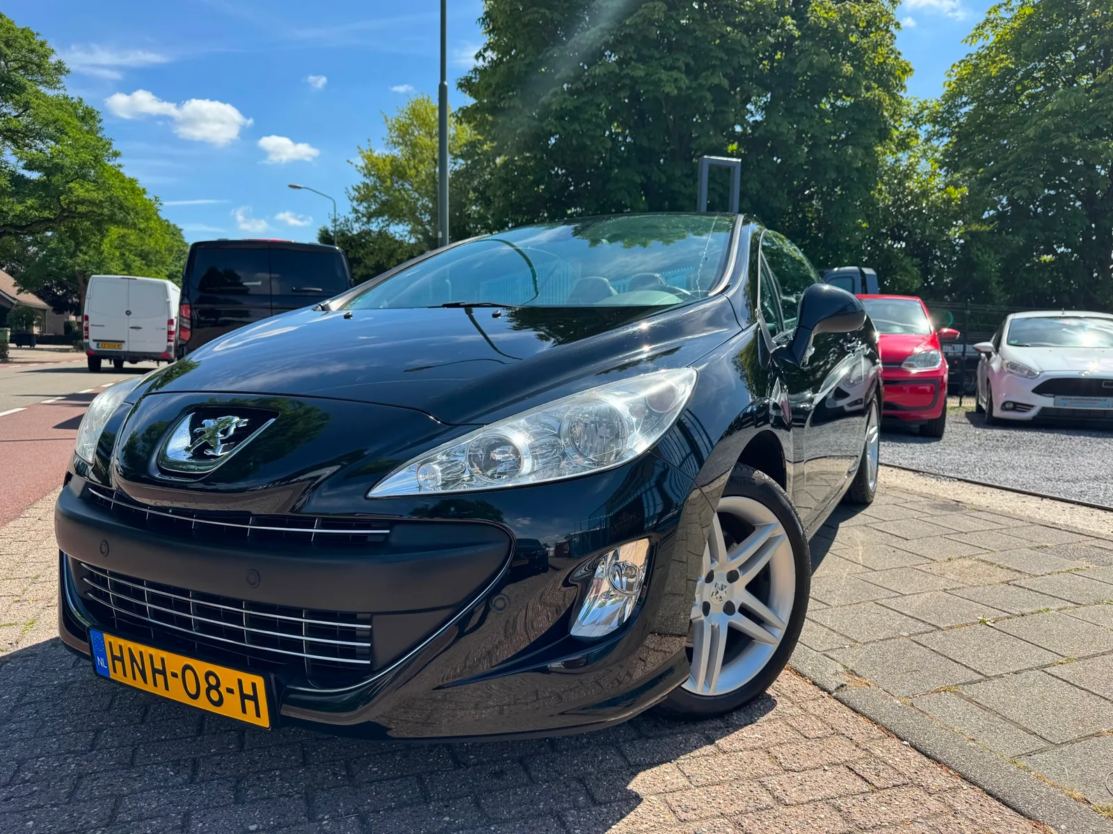 Peugeot 308 (2010) — foto 1