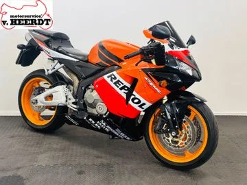 Honda CBR600RR (2006) — foto 1