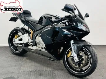 Honda CBR600RR (2003) — foto 1