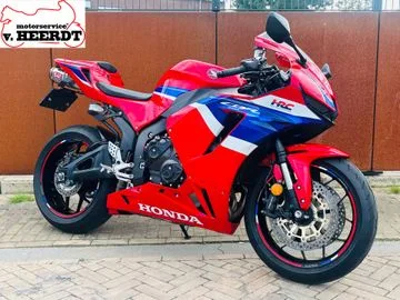 Honda CBR600RR (2024) — foto 1