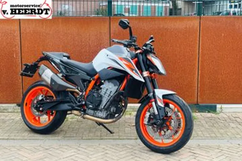 KTM 890 Duke R (2021)