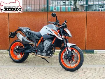KTM 890 Duke R (2021) — foto 1