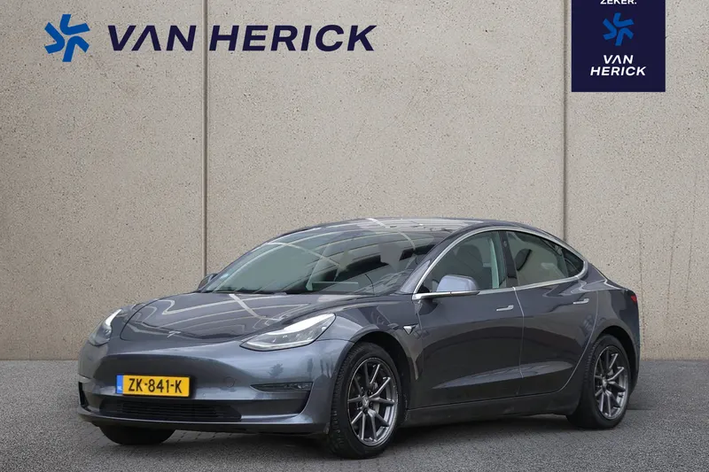 Tesla Model 3 (2019)