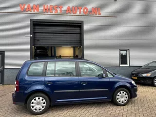 Volkswagen Touran (2008) — foto 1