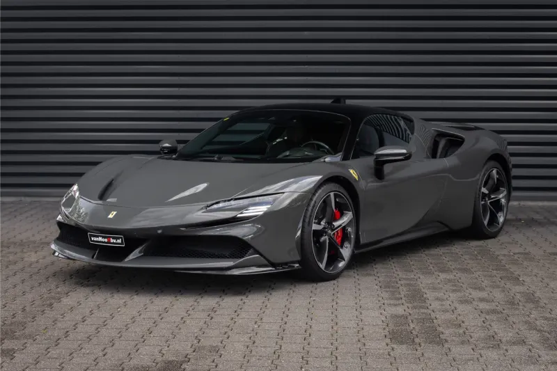 Ferrari SF90 Stradale (2021)