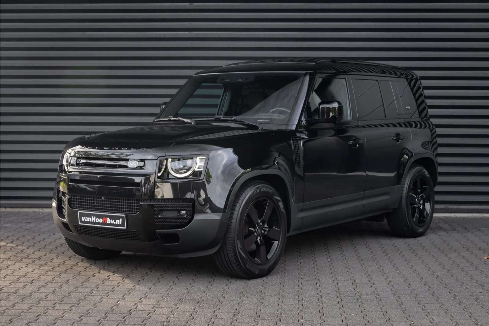 Land Rover Defender (2022) — foto 1