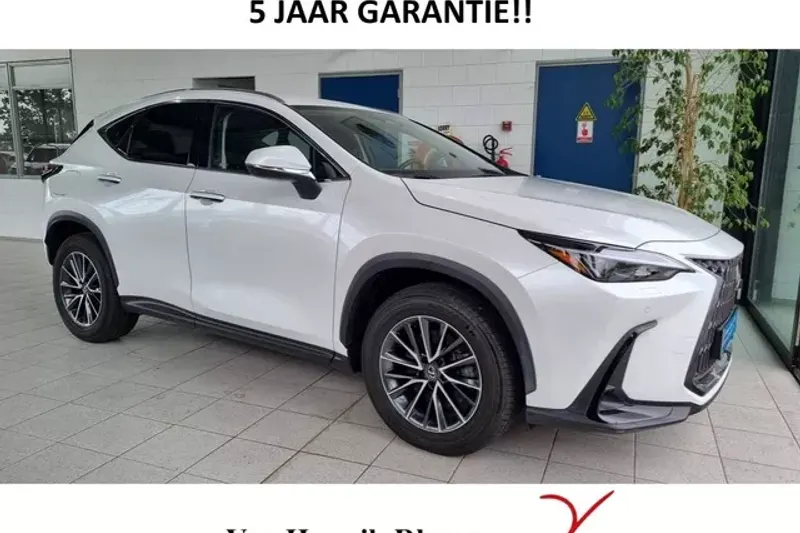 Lexus NX (2025)