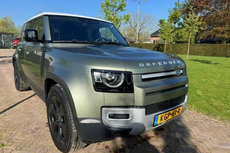 Land Rover Defender (2021)