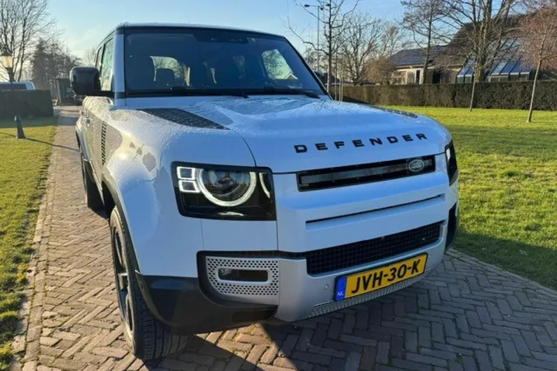 Land Rover 110 (2021)