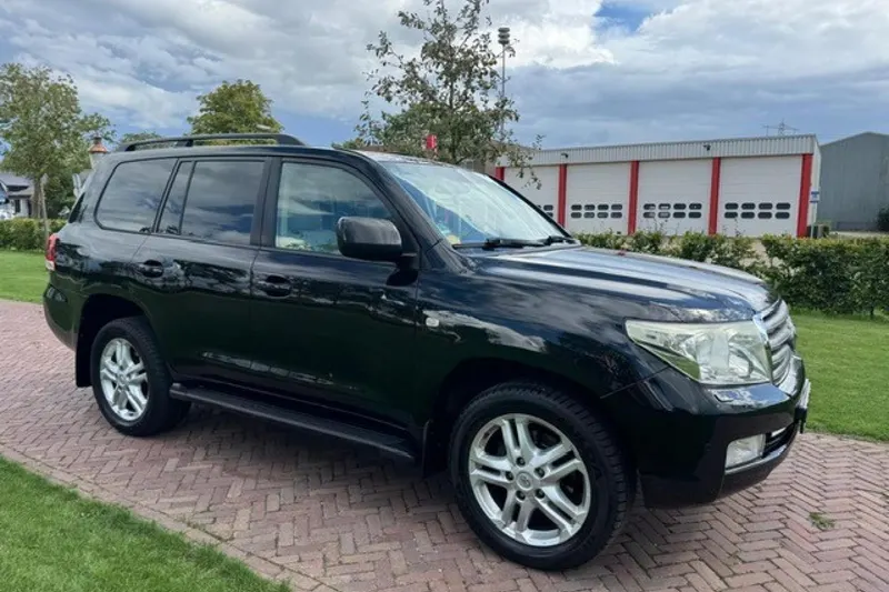 Toyota Land Cruiser (2011)