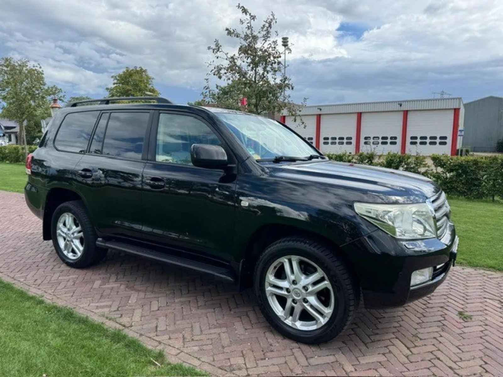 Toyota Land Cruiser (2011) — foto 1