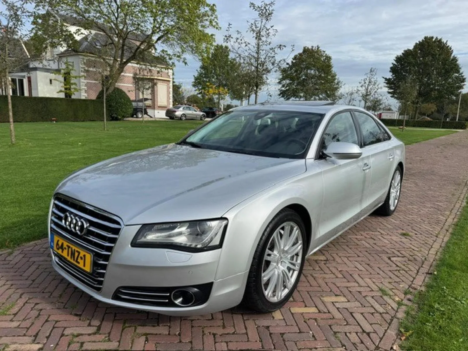 Audi A8 (2010) — foto 1