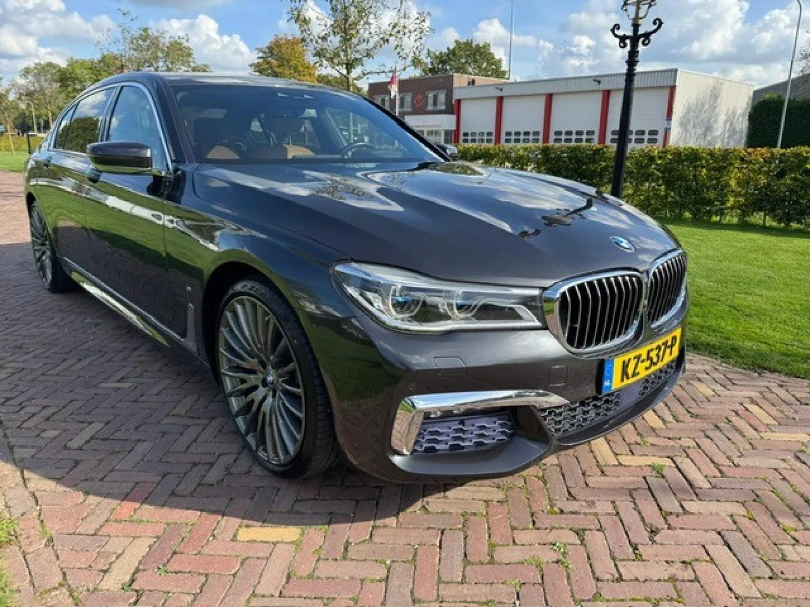 BMW 7-Serie (2016) — foto 1