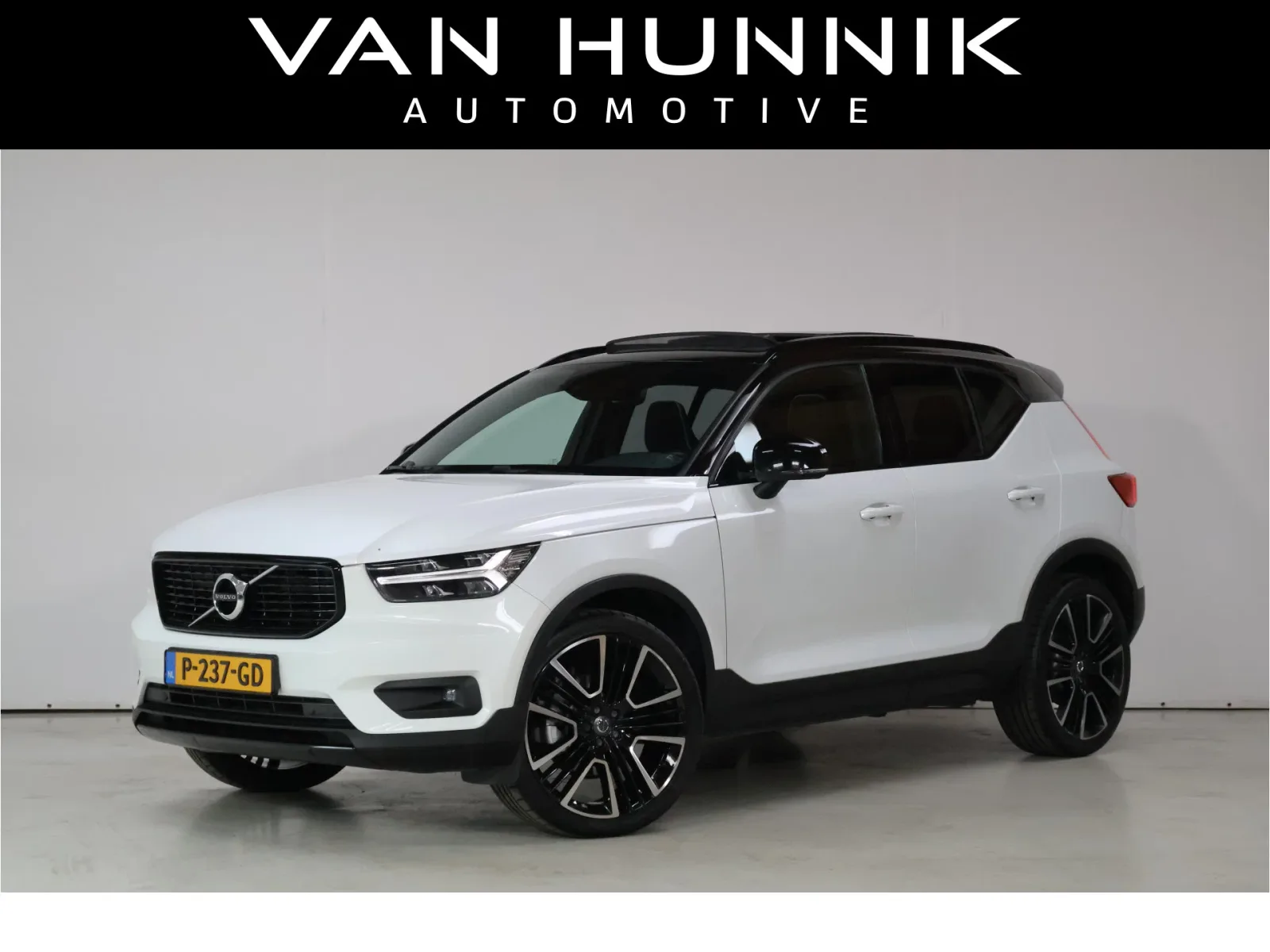 Volvo XC40 (2018) — foto 1