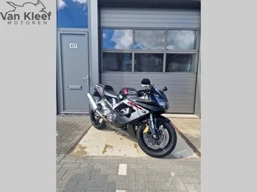 Honda CBR 900 RR Fireblade (2000) — foto 1
