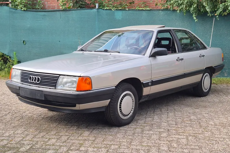 Audi 100 (1985)