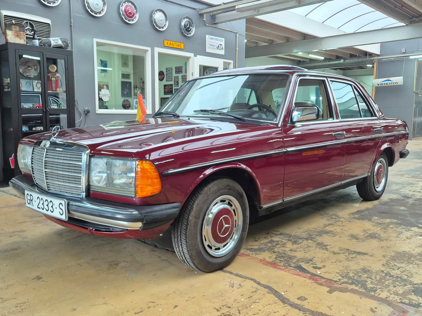Mercedes-Benz 200-Serie (1982) — foto 1