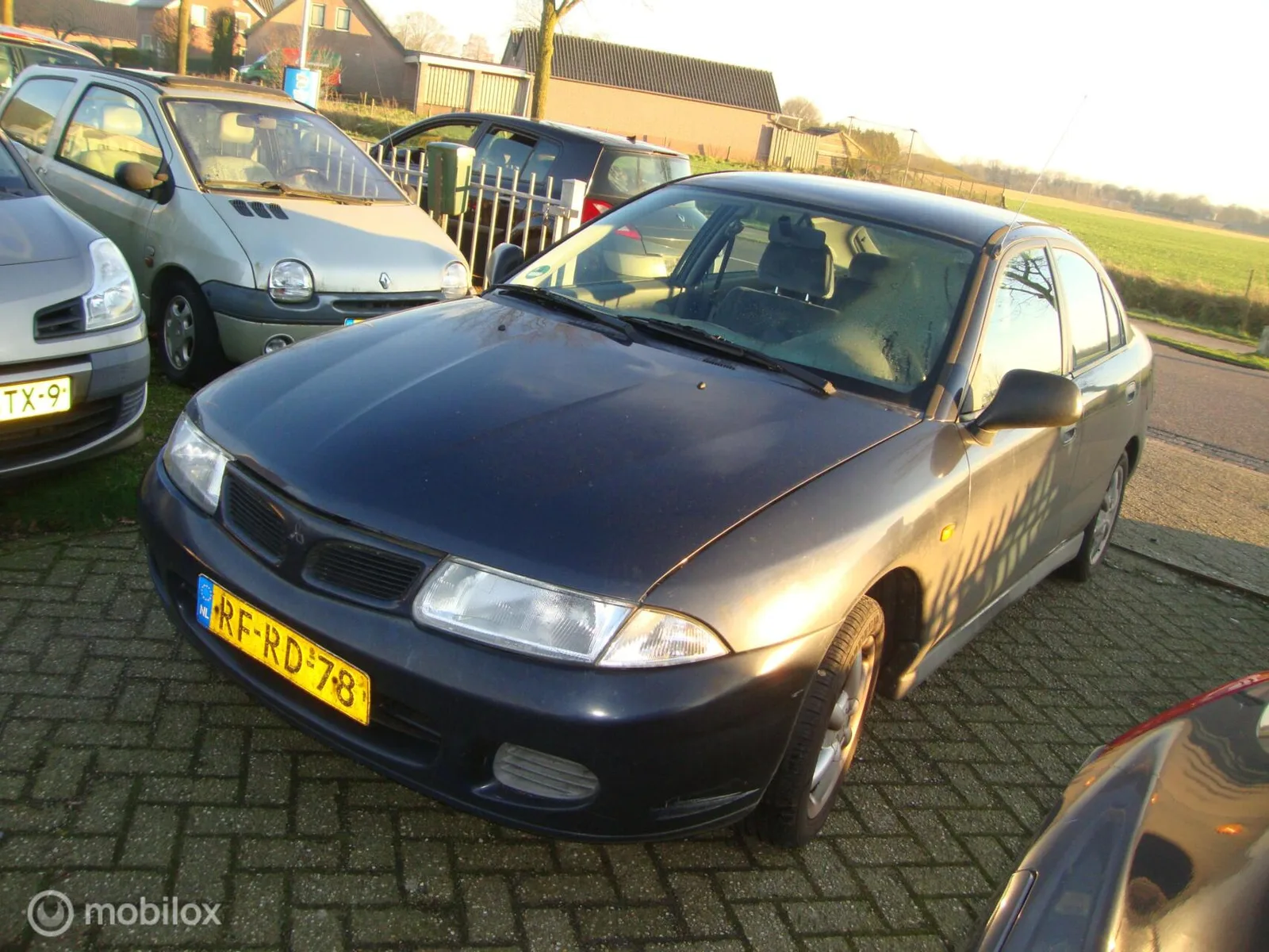 Mitsubishi Carisma (1997) — foto 1