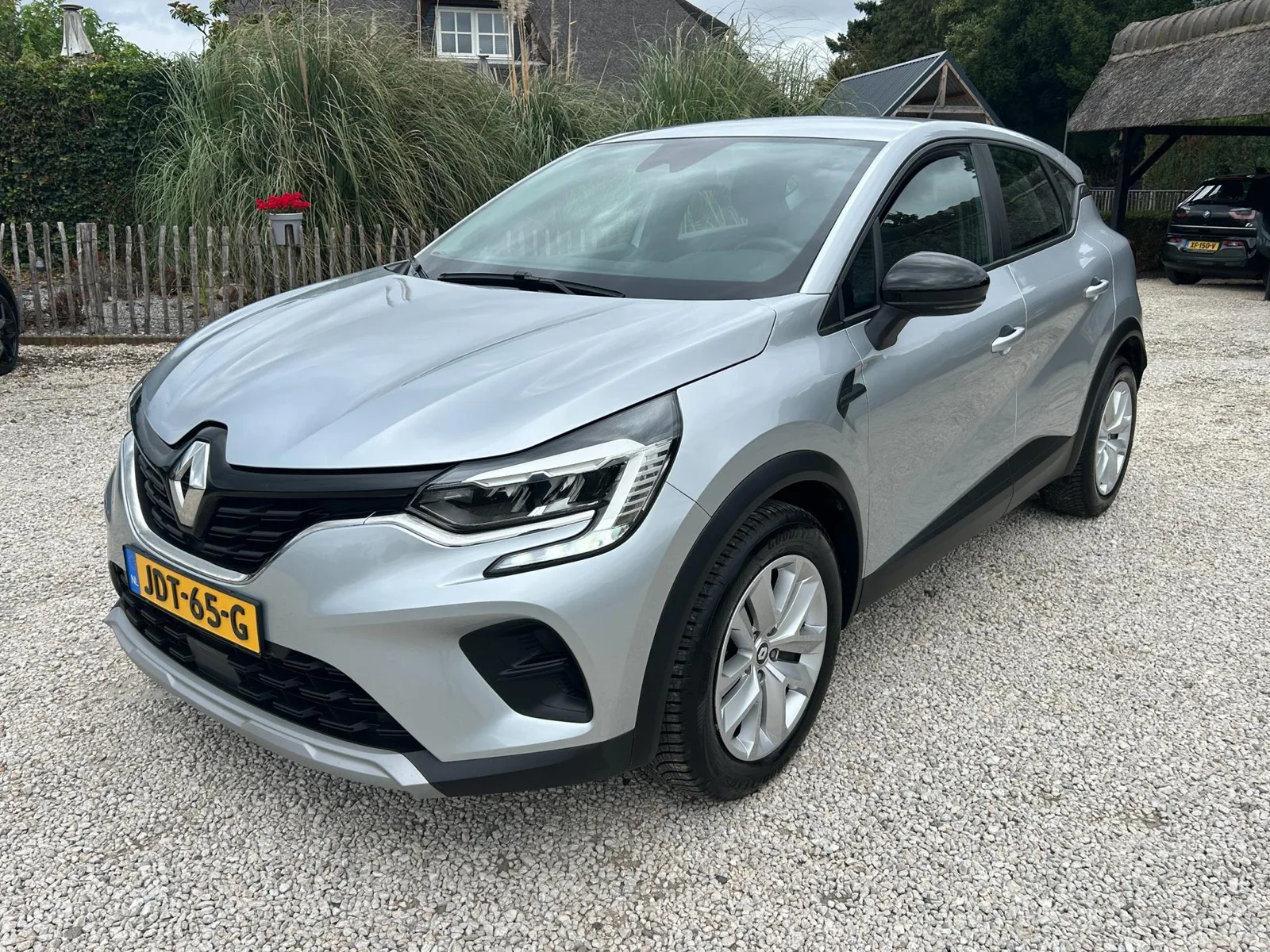 Renault Captur (2022) — foto 1