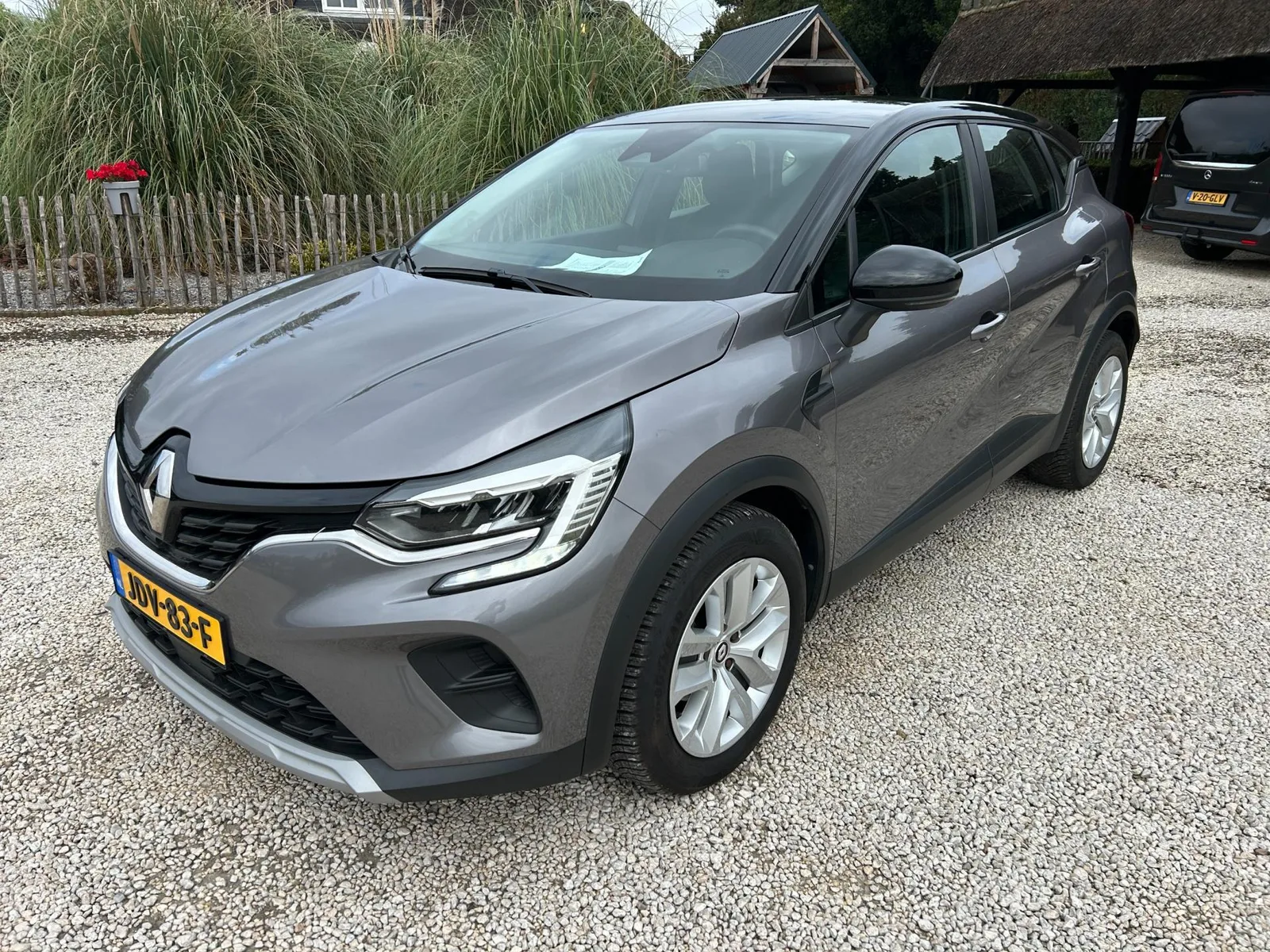 Renault Captur (2022) — foto 1