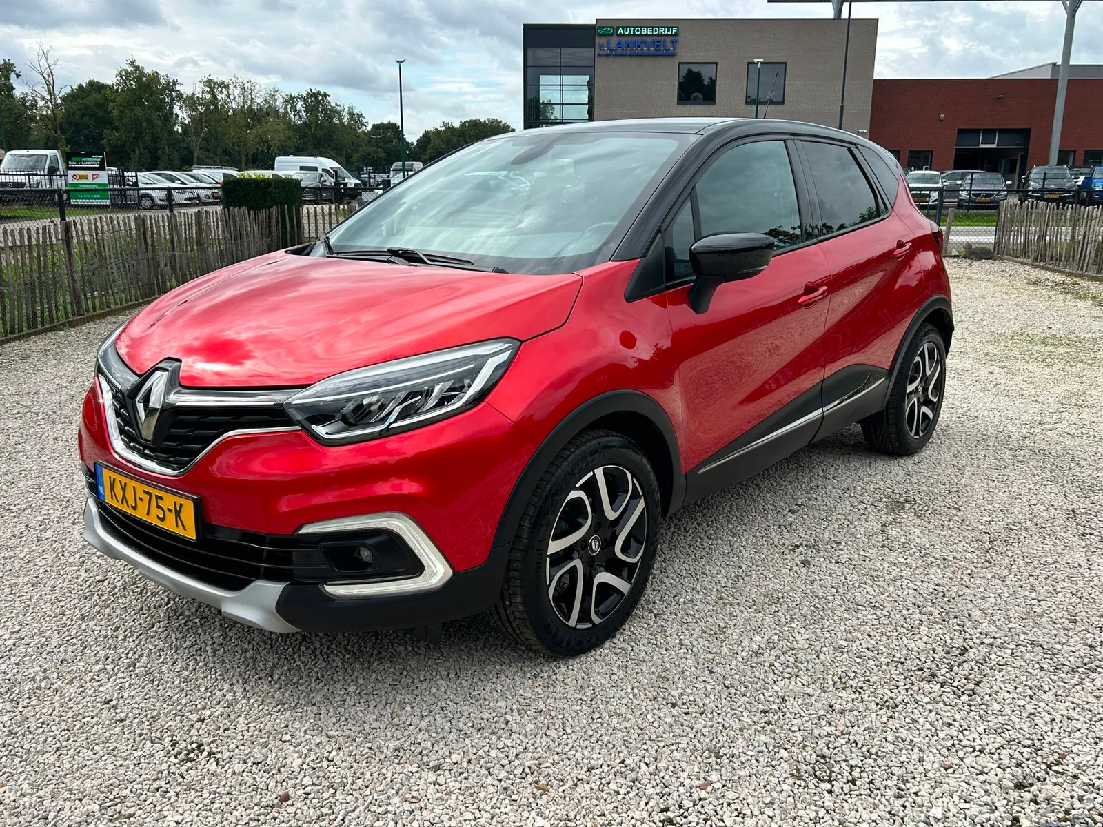 Renault Captur (2019) — foto 1