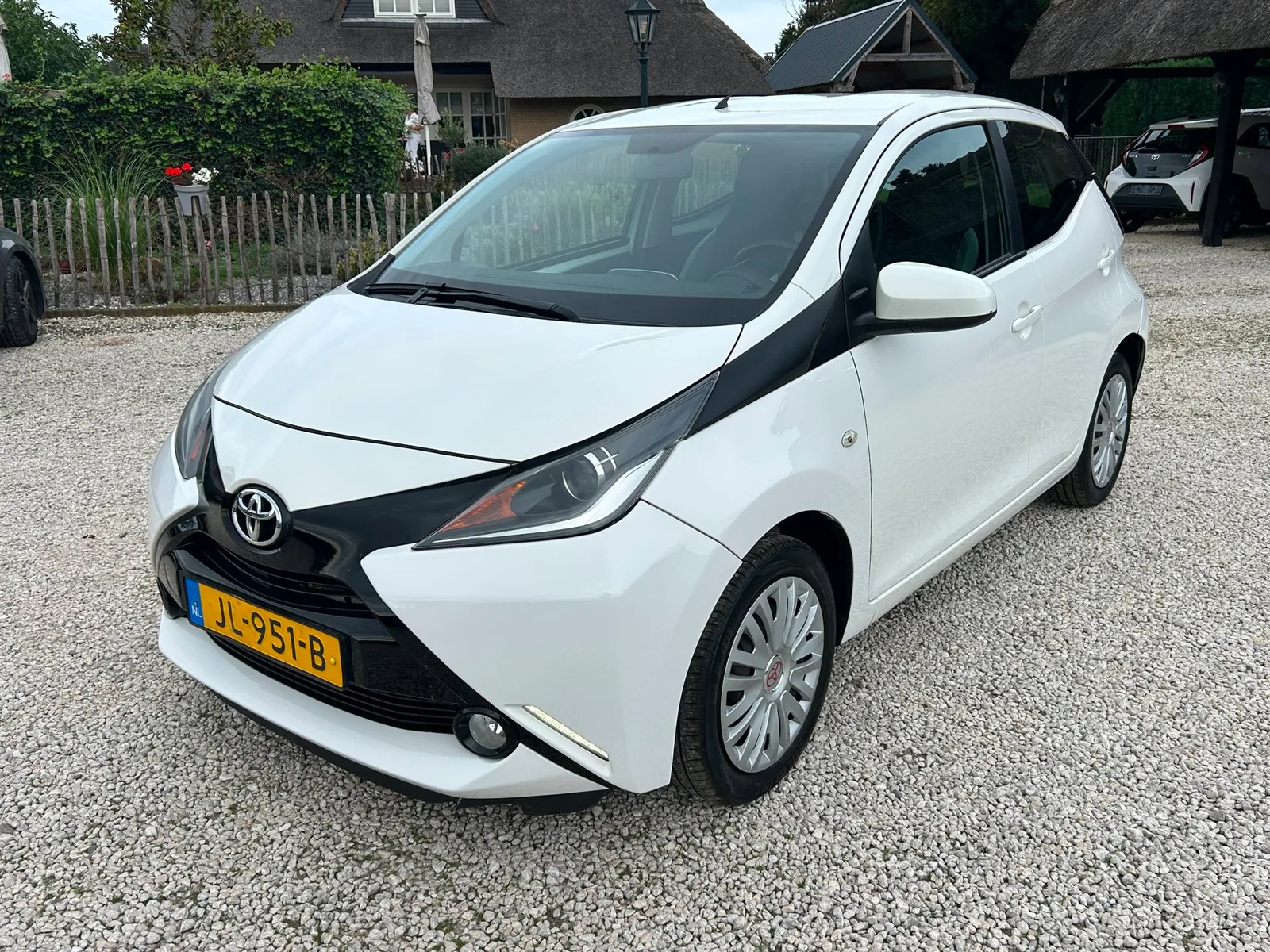 Toyota Aygo (2016) — foto 1