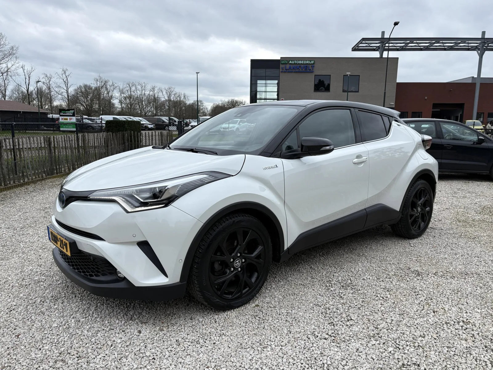 Toyota C-HR (2019) — foto 1