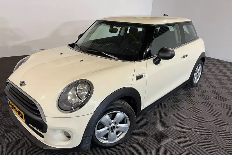 MINI One (2017)