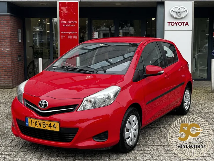 Toyota Yaris (2013) — foto 1