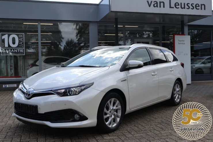 Toyota Auris (2018) — foto 1