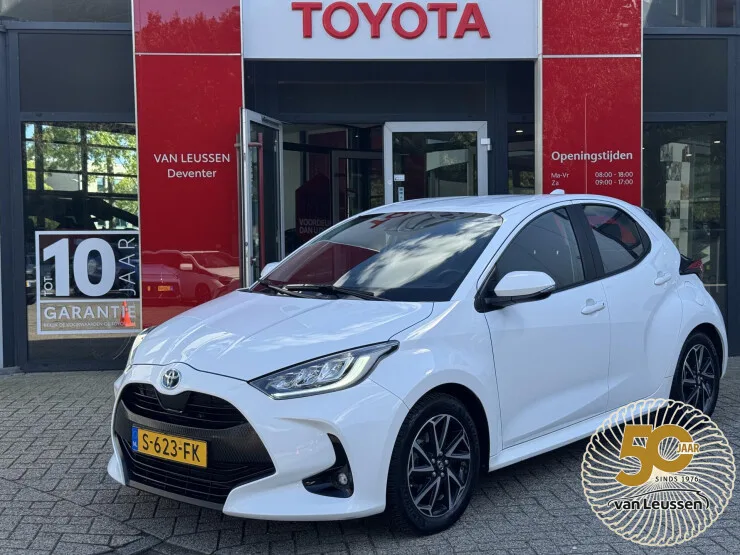 Toyota Yaris (2023) — foto 1