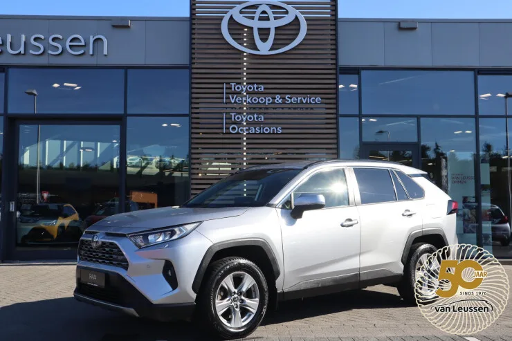 Toyota RAV4 (2024) — foto 1