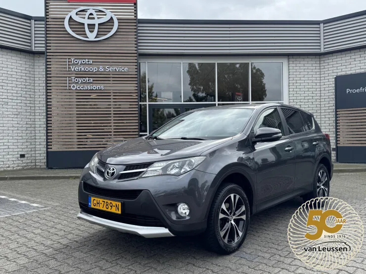 Toyota RAV4 (2015) — foto 1