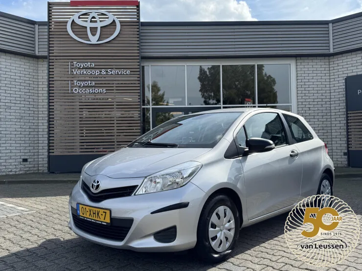 Toyota Yaris (2012) — foto 1
