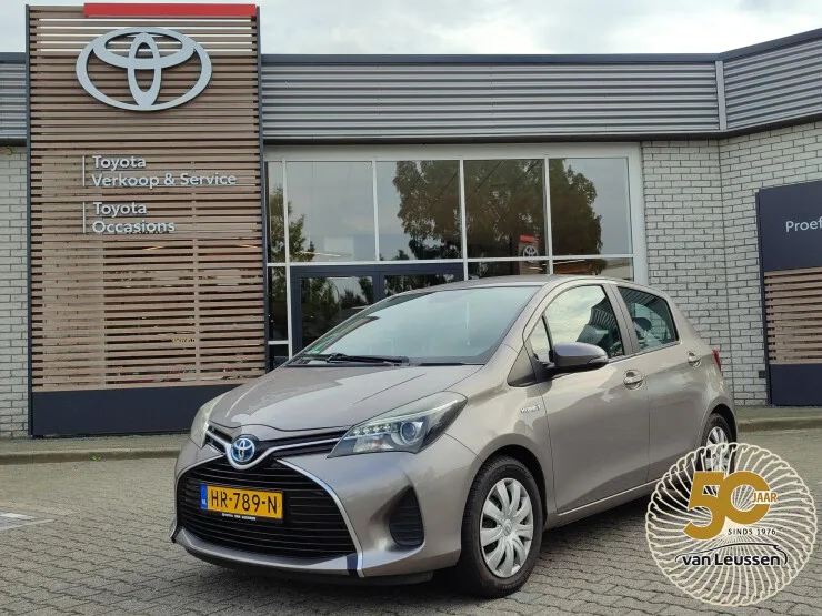 Toyota Yaris (2015) — foto 1