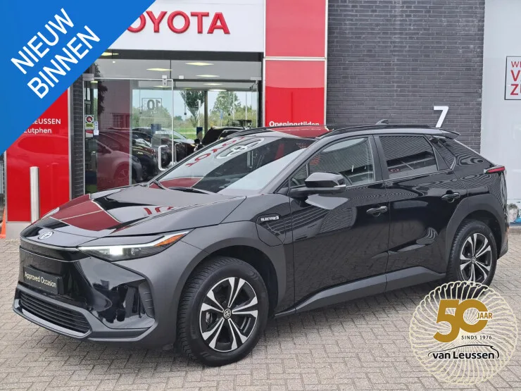 Toyota bZ4X (2024) — foto 1