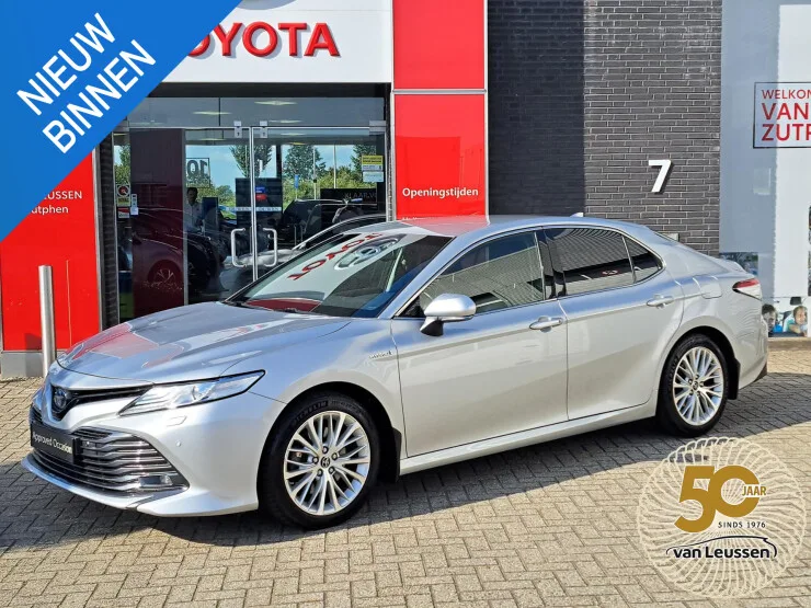 Toyota Camry (2019) — foto 1