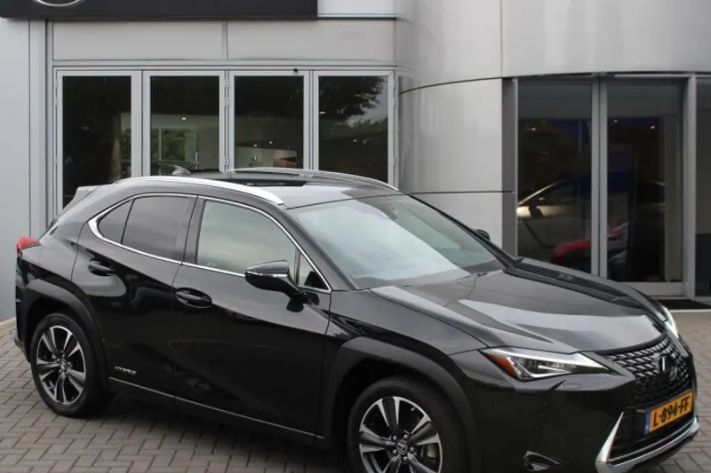 Lexus UX (2021)